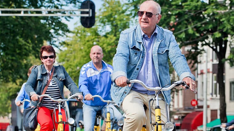 55-plus onderschat het belang van goed gehoor in het verkeer