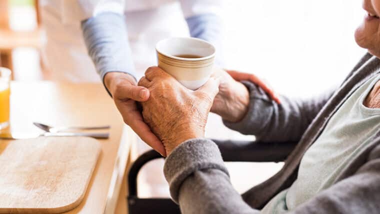 NZA: ‘overgrote deel van ouderen woont nog thuis’