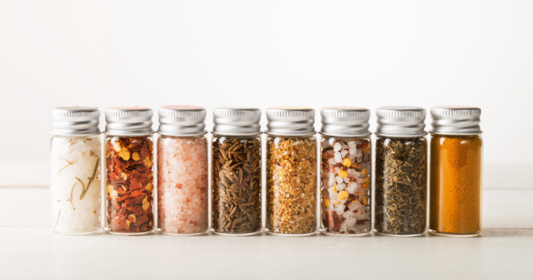 Bewaar je kruiden- en specerijenpotjes niet op het aanrecht